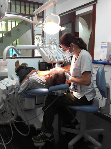 Dentista Trujillo . Drs Linares y Quevedo. Centro Odontológico Peruano